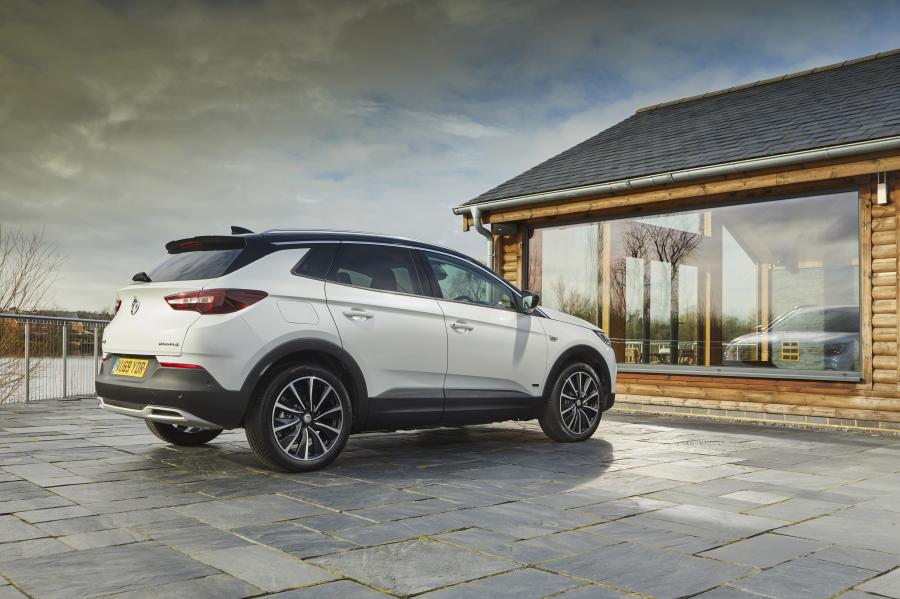  Vauxhall Grandland X Hybrid4 2020 года  (фото 34 из 40)
